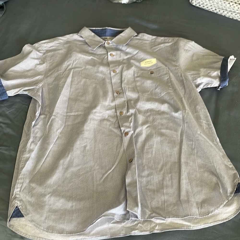 Mens navy/white short sleeve button down. Size XL.